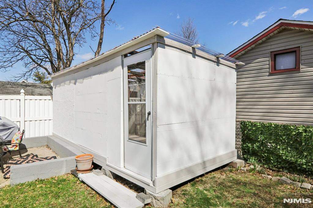 3 Bedroom Single Family Home/House's Image 36