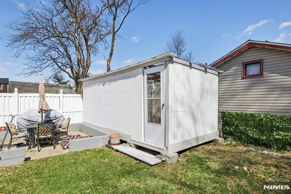 3 Bedroom Single Family Home/House's Image 37