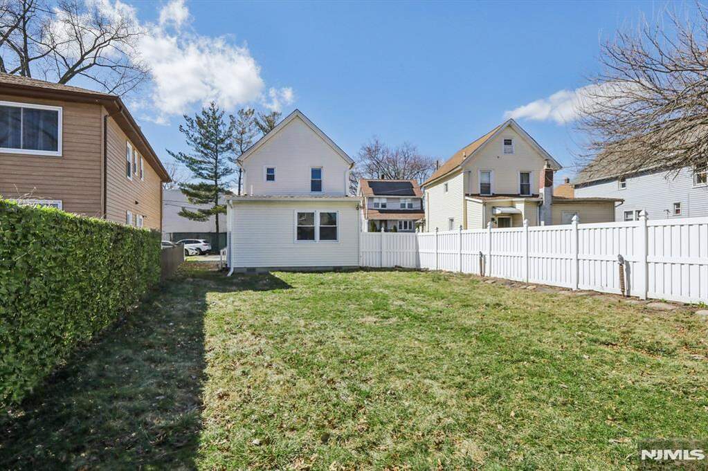 3 Bedroom Single Family Home/House's Image 38