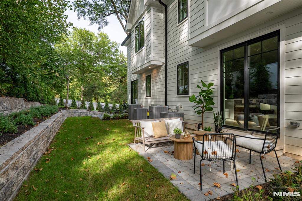 3 Bedroom Villa/Townhouse's Image 25