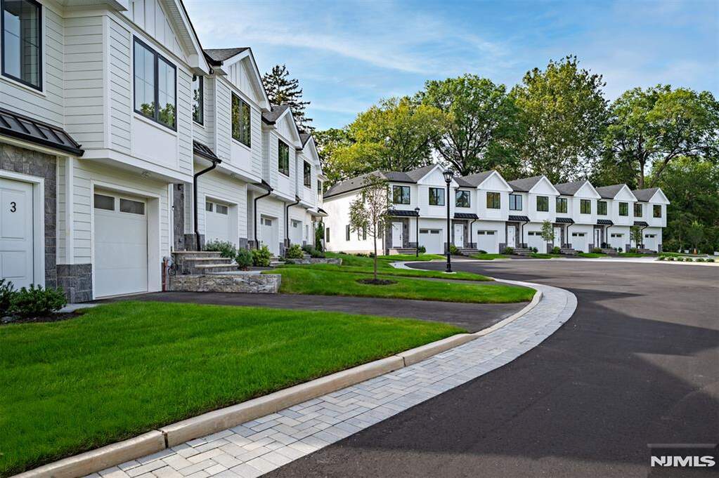 3 Bedroom Villa/Townhouse's Image 26