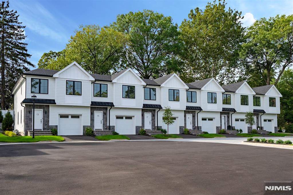 3 Bedroom Villa/Townhouse's Image 27