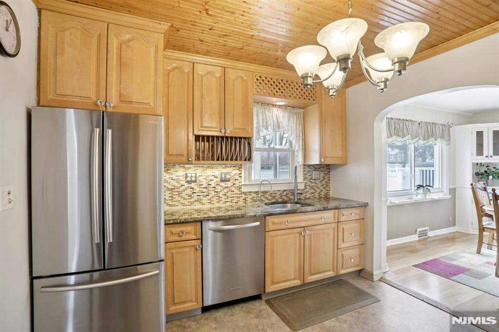 3 Bedroom Single Family Home/House's Image 8