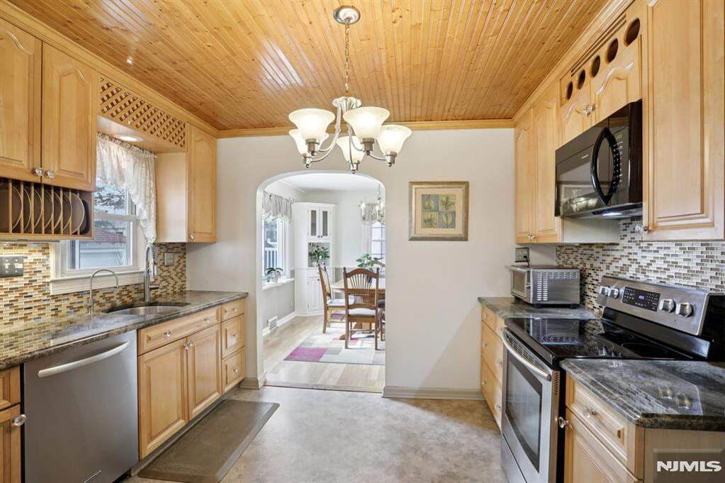 3 Bedroom Single Family Home/House's Image 9