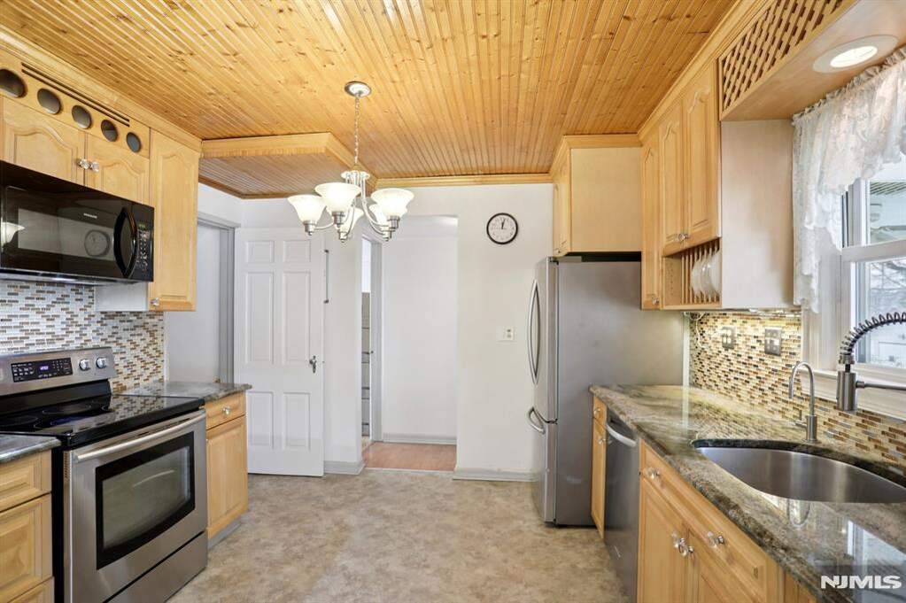 3 Bedroom Single Family Home/House's Image 10