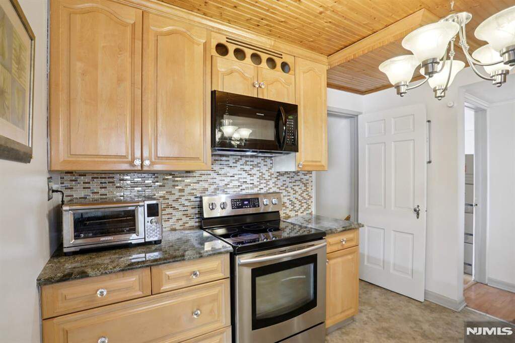 3 Bedroom Single Family Home/House's Image 11