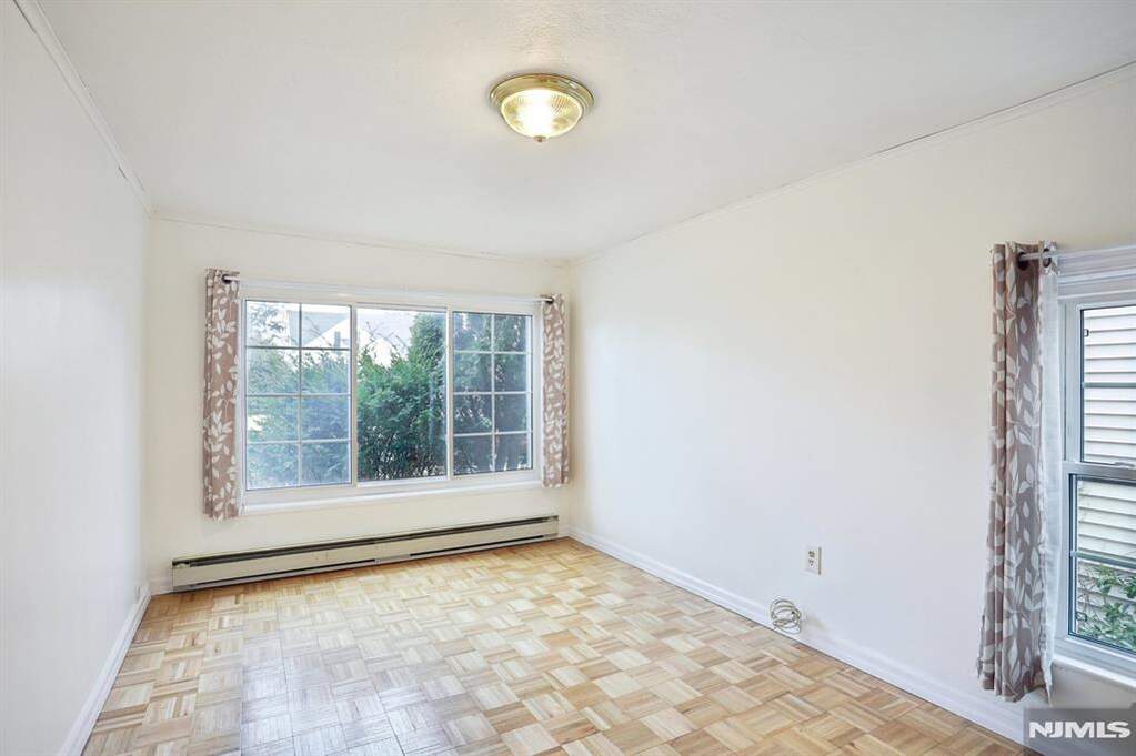 3 Bedroom Single Family Home/House's Image 12