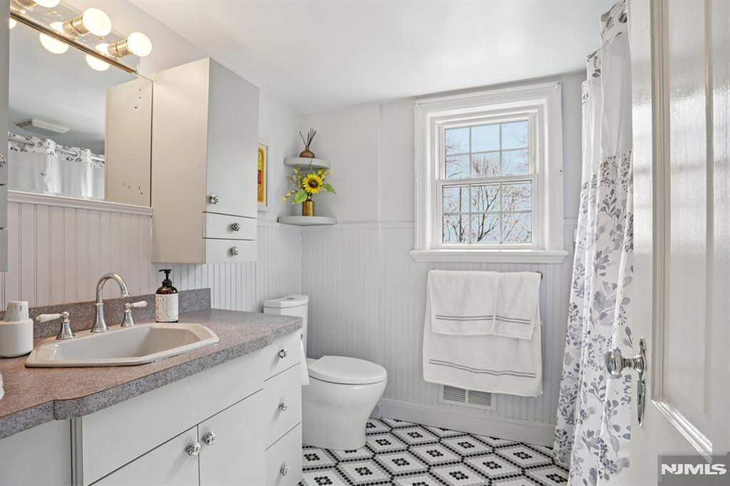 3 Bedroom Single Family Home/House's Image 23