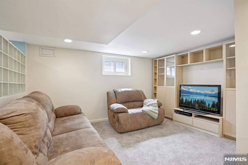 3 Bedroom Single Family Home/House's Image 25