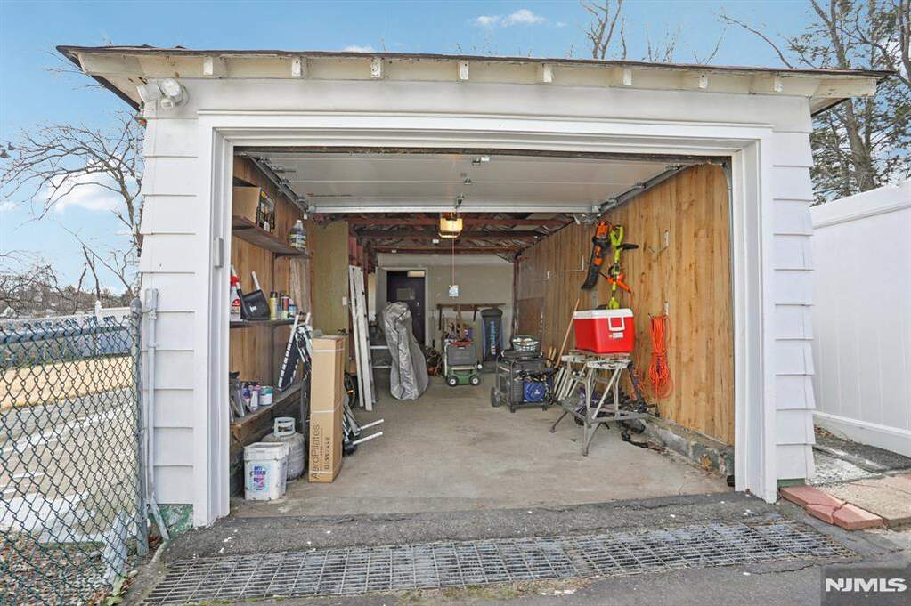 3 Bedroom Single Family Home/House's Image 32