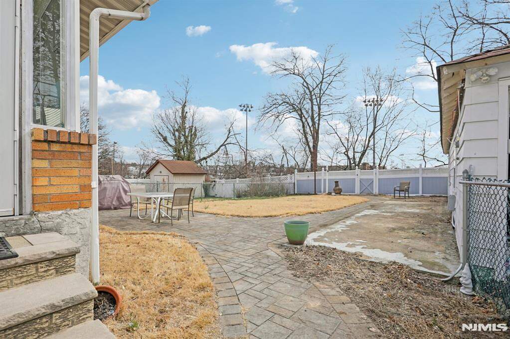 3 Bedroom Single Family Home/House's Image 33