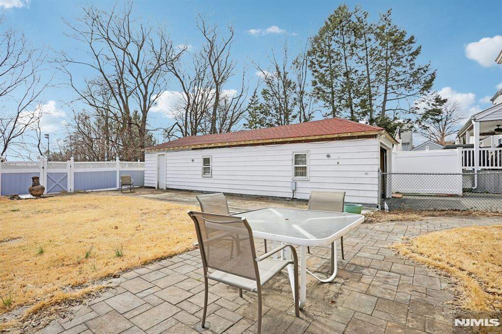3 Bedroom Single Family Home/House's Image 34