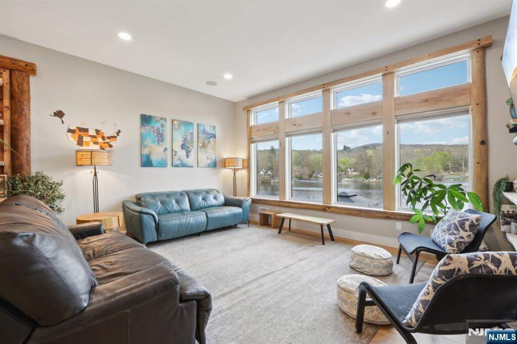 5 Bedroom Single Family Home/House's Image 7