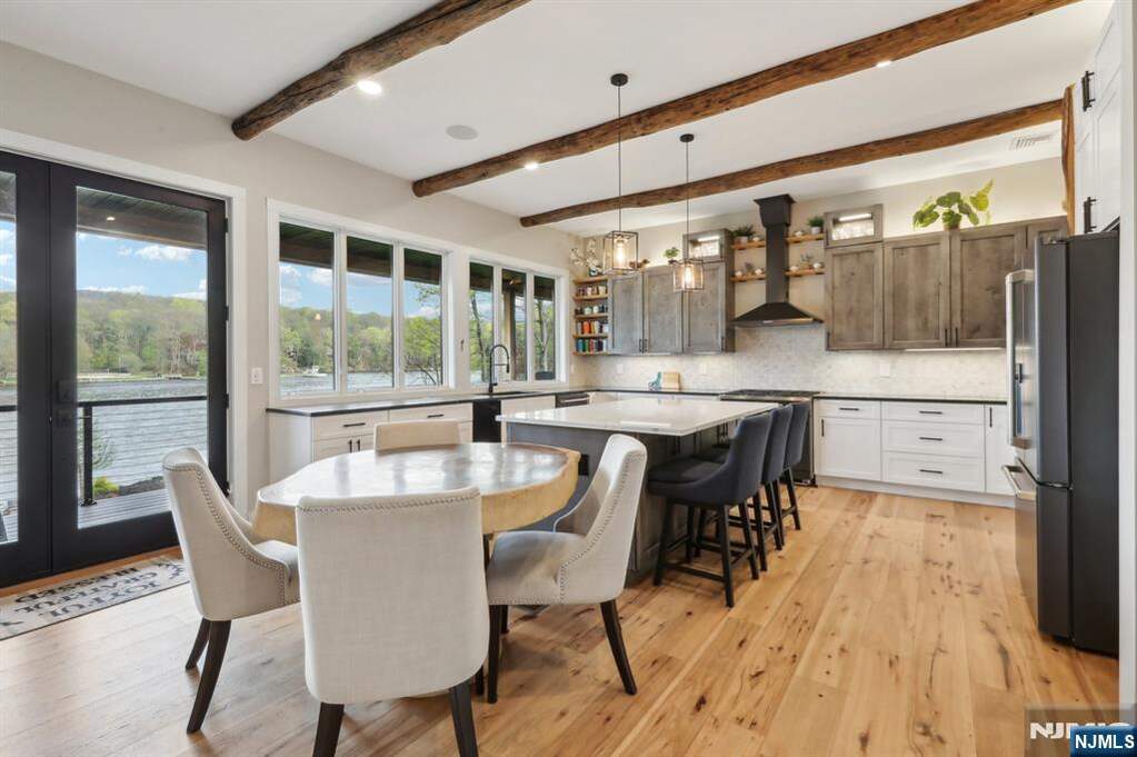 5 Bedroom Single Family Home/House's Image 10