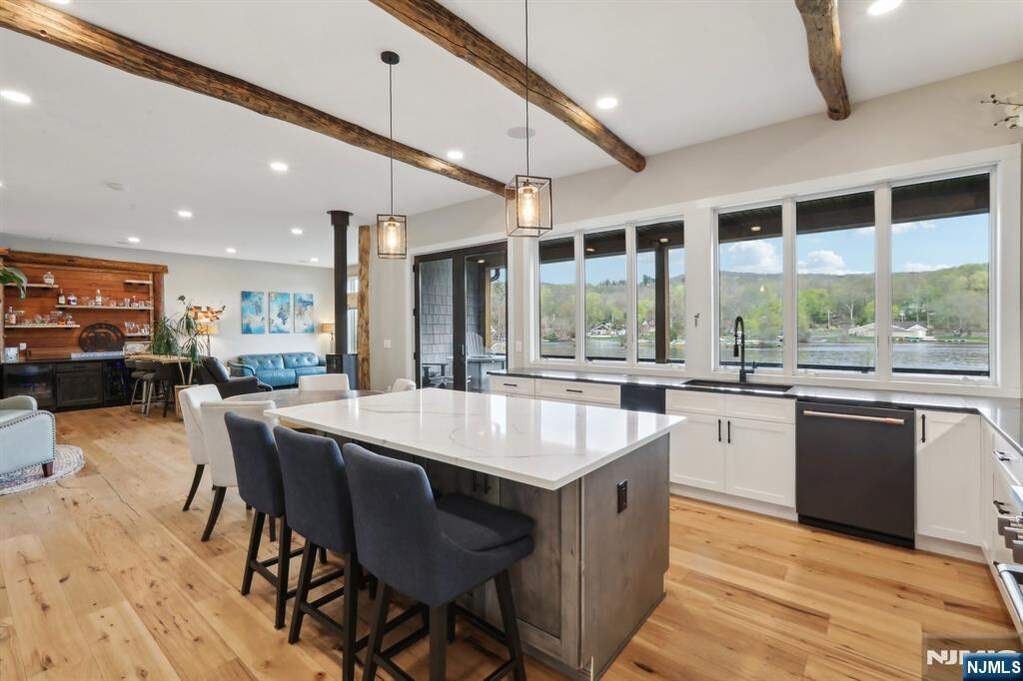 5 Bedroom Single Family Home/House's Image 12