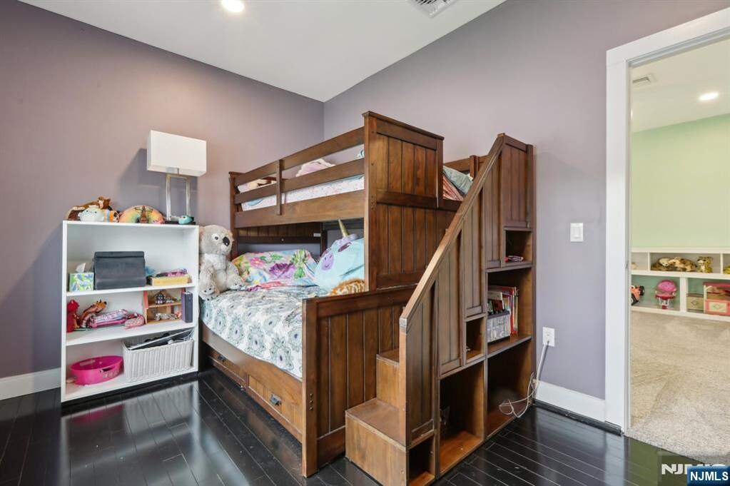 5 Bedroom Single Family Home/House's Image 16