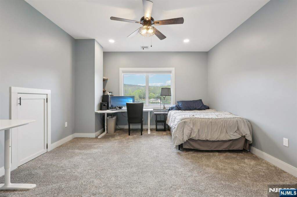 5 Bedroom Single Family Home/House's Image 19