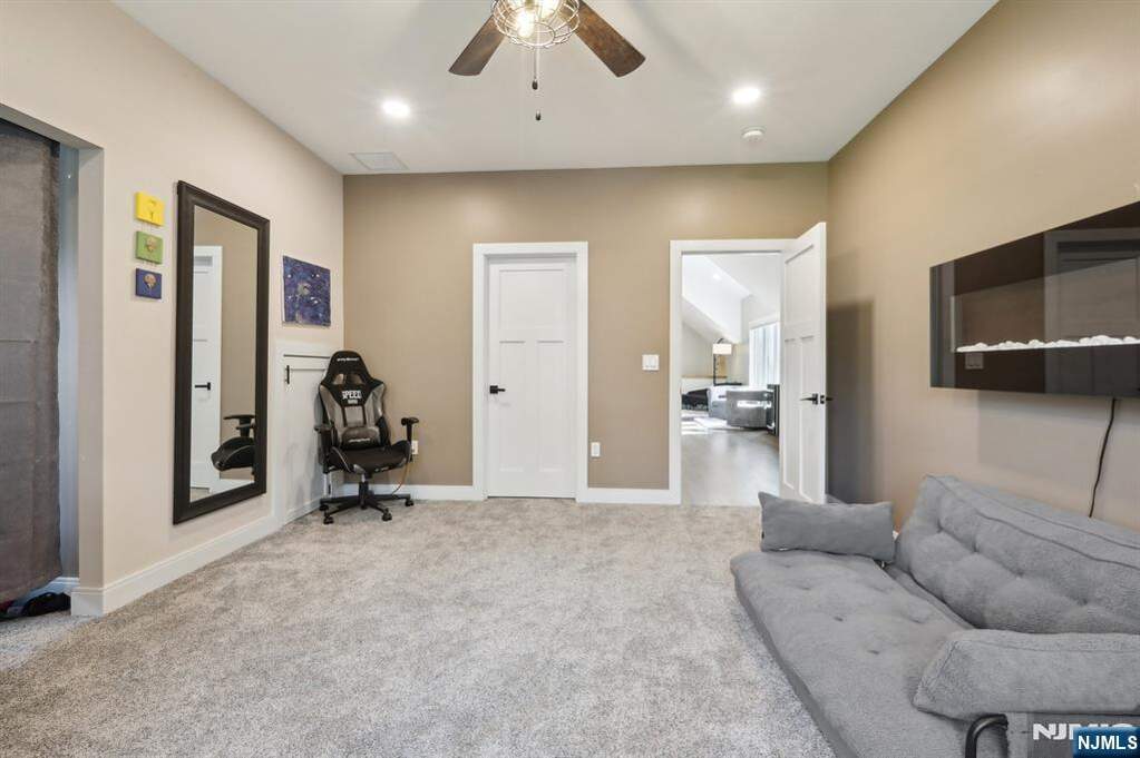 5 Bedroom Single Family Home/House's Image 21