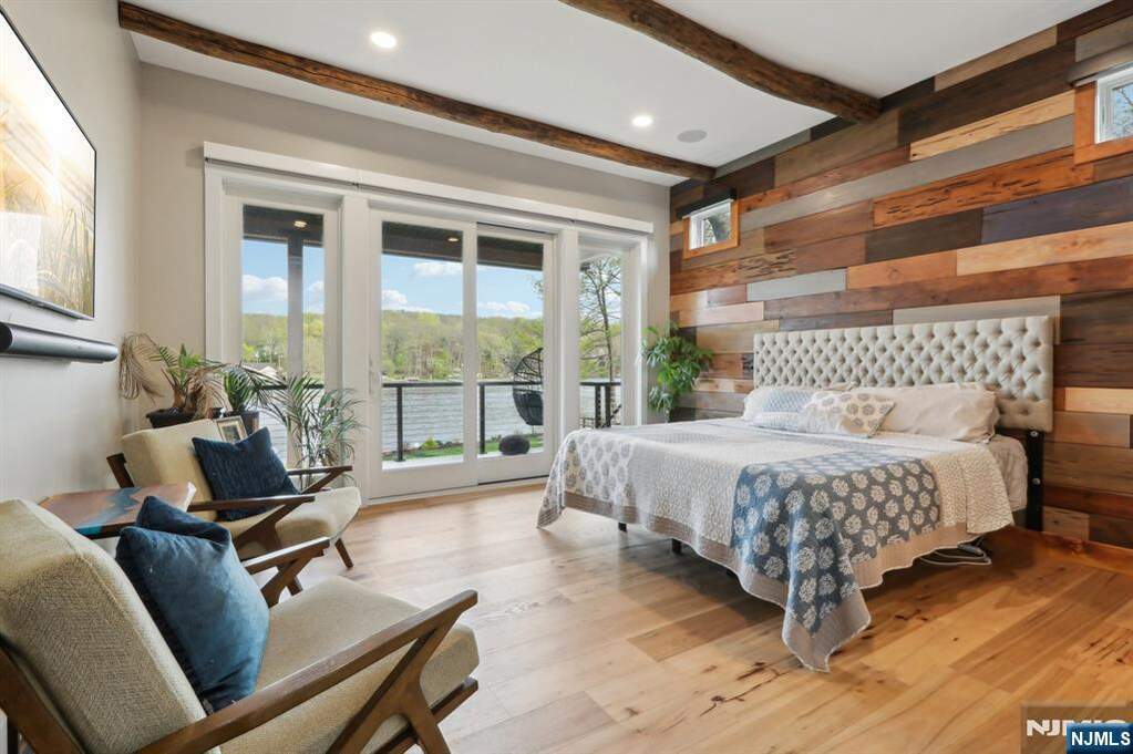 5 Bedroom Single Family Home/House's Image 24