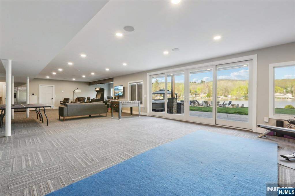 5 Bedroom Single Family Home/House's Image 29
