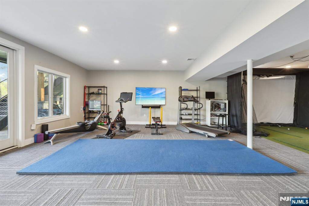 5 Bedroom Single Family Home/House's Image 31