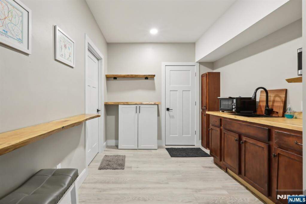 5 Bedroom Single Family Home/House's Image 32
