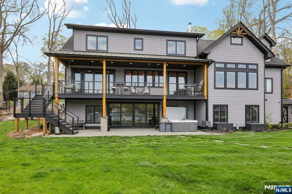 5 Bedroom Single Family Home/House's Image 39