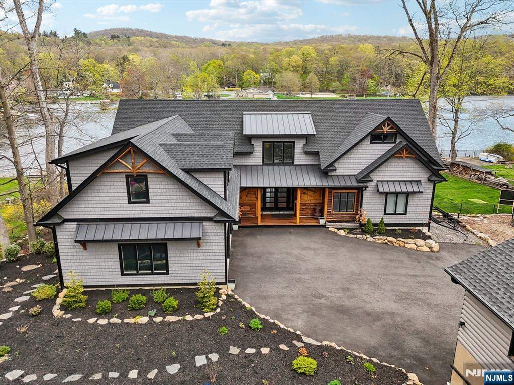 5 Bedroom Single Family Home/House's Image 40