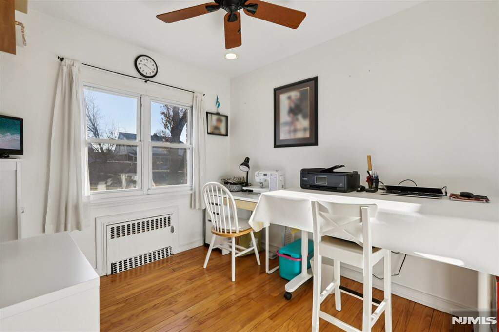 3 Bedroom Single Family Home/House's Image 8