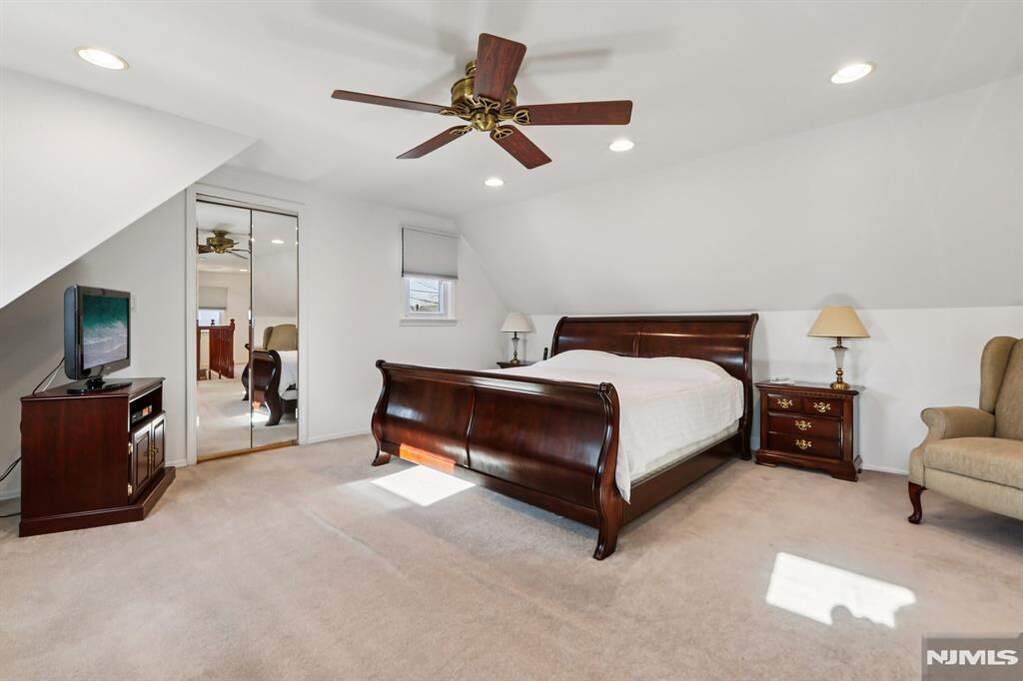 3 Bedroom Single Family Home/House's Image 9