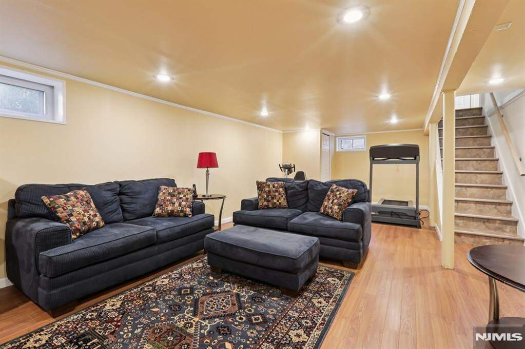 3 Bedroom Single Family Home/House's Image 16