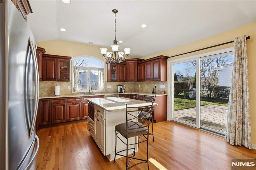 3 Bedroom Single Family Home/House's Image 4