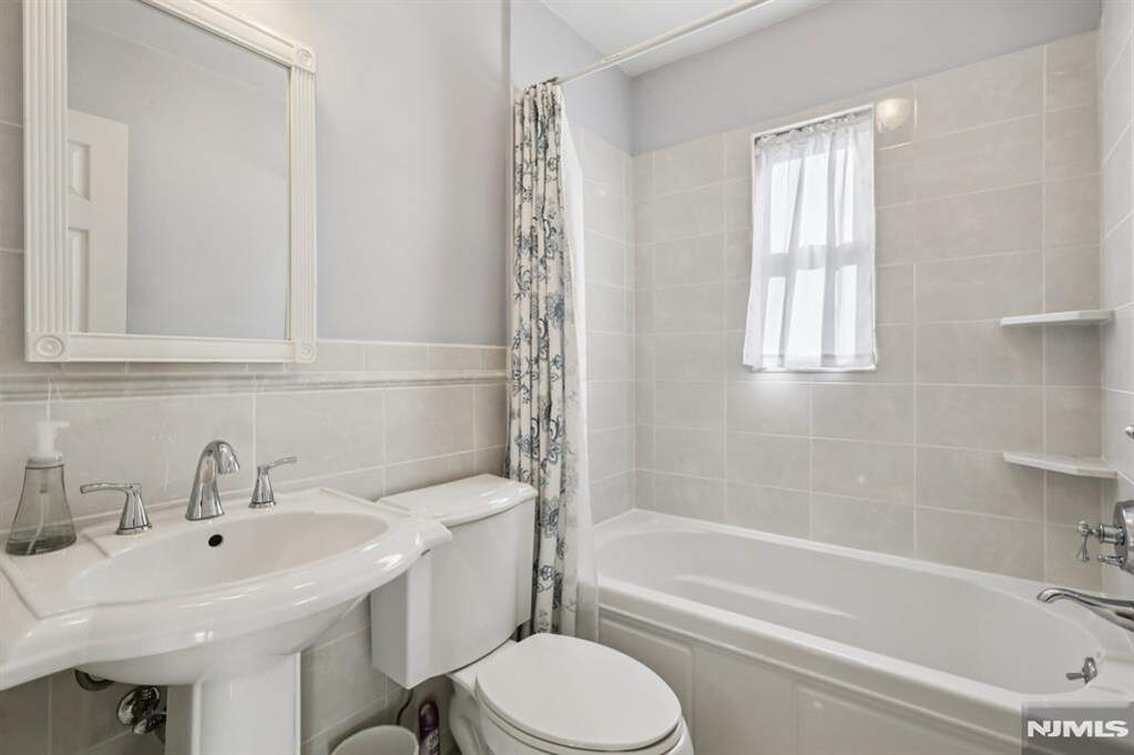 3 Bedroom Single Family Home/House's Image 6