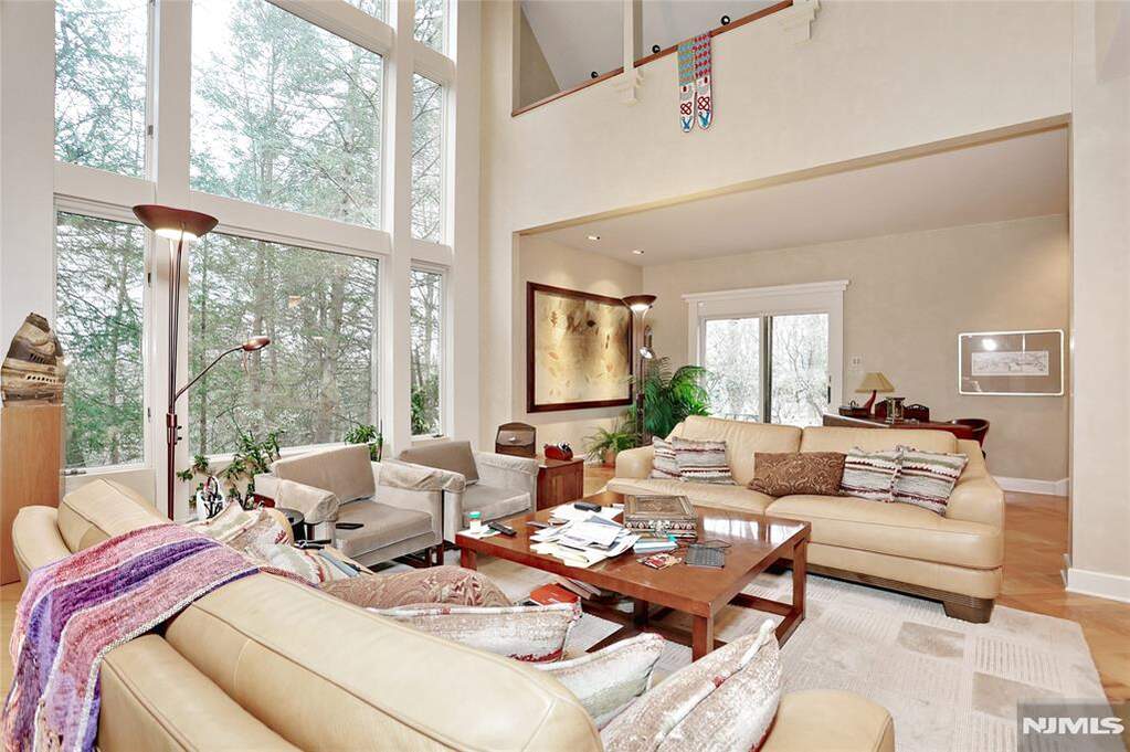 3 Bedroom Single Family Home/House's Image 8