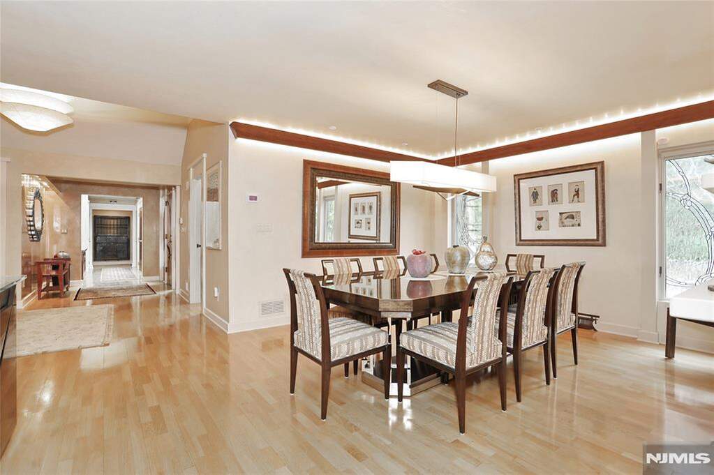 3 Bedroom Single Family Home/House's Image 14