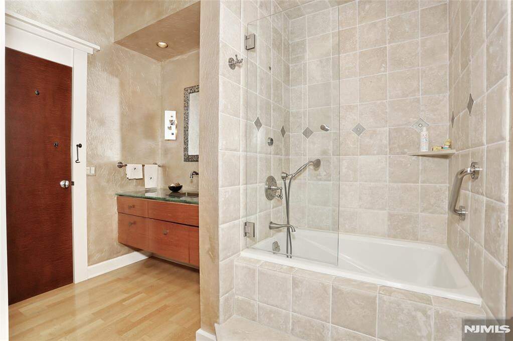 3 Bedroom Single Family Home/House's Image 24