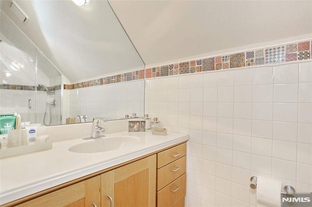 3 Bedroom Single Family Home/House's Image 35