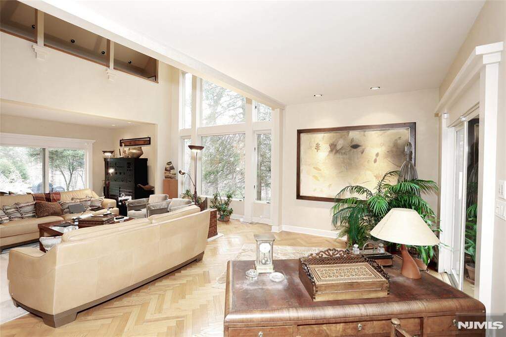 3 Bedroom Single Family Home/House's Image 4