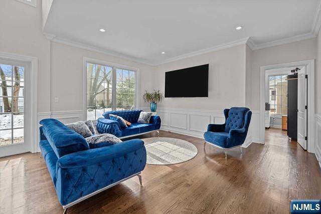 6 Bedroom Single Family Home/House's Image 13