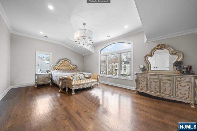 6 Bedroom Single Family Home/House's Image 21