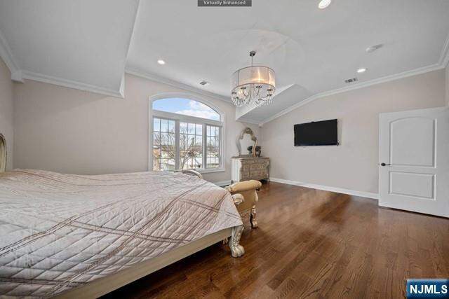 6 Bedroom Single Family Home/House's Image 22