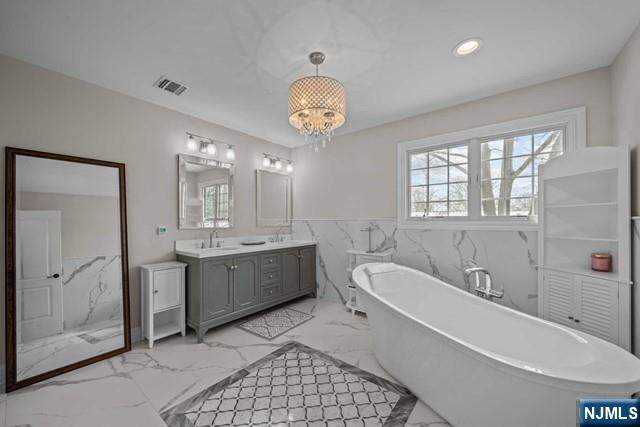 6 Bedroom Single Family Home/House's Image 24