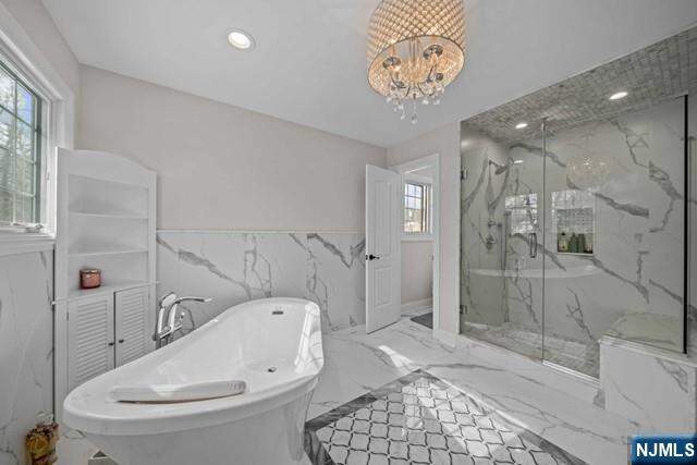 6 Bedroom Single Family Home/House's Image 25