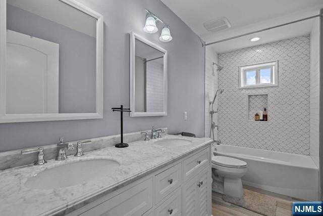 6 Bedroom Single Family Home/House's Image 27