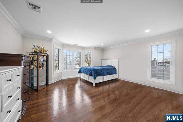 6 Bedroom Single Family Home/House's Image 28
