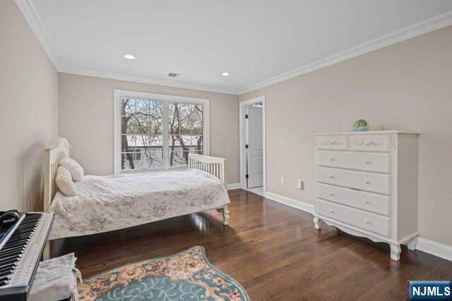 6 Bedroom Single Family Home/House's Image 30