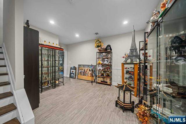 6 Bedroom Single Family Home/House's Image 34