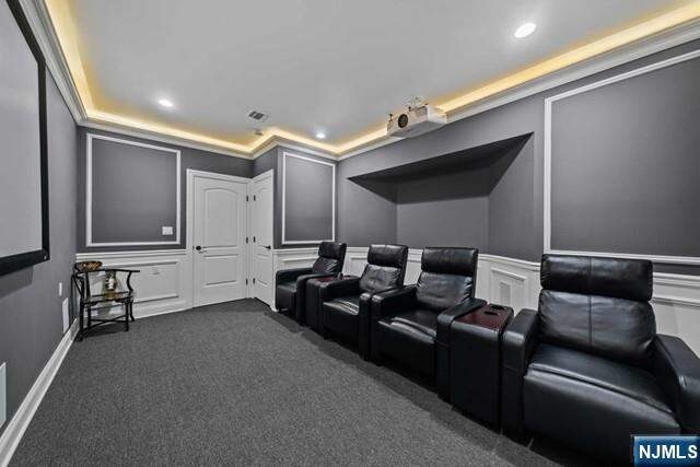 6 Bedroom Single Family Home/House's Image 35
