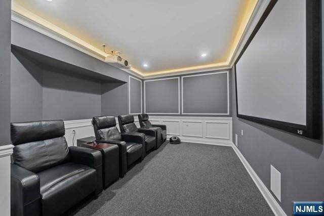 6 Bedroom Single Family Home/House's Image 36
