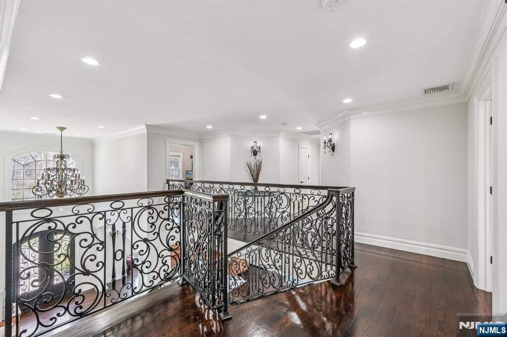 5 Bedroom Single Family Home/House's Image 19